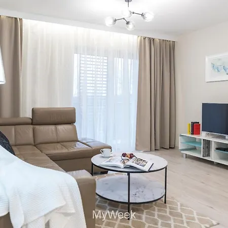 アパート And Spa, Myweek *