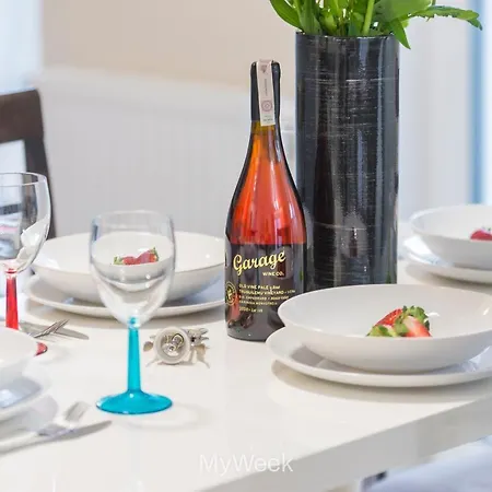 And Spa, Myweek アパート