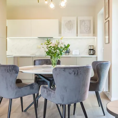 And Spa, Myweek アパート *