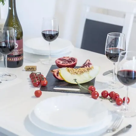 アパート And Spa, Myweek *